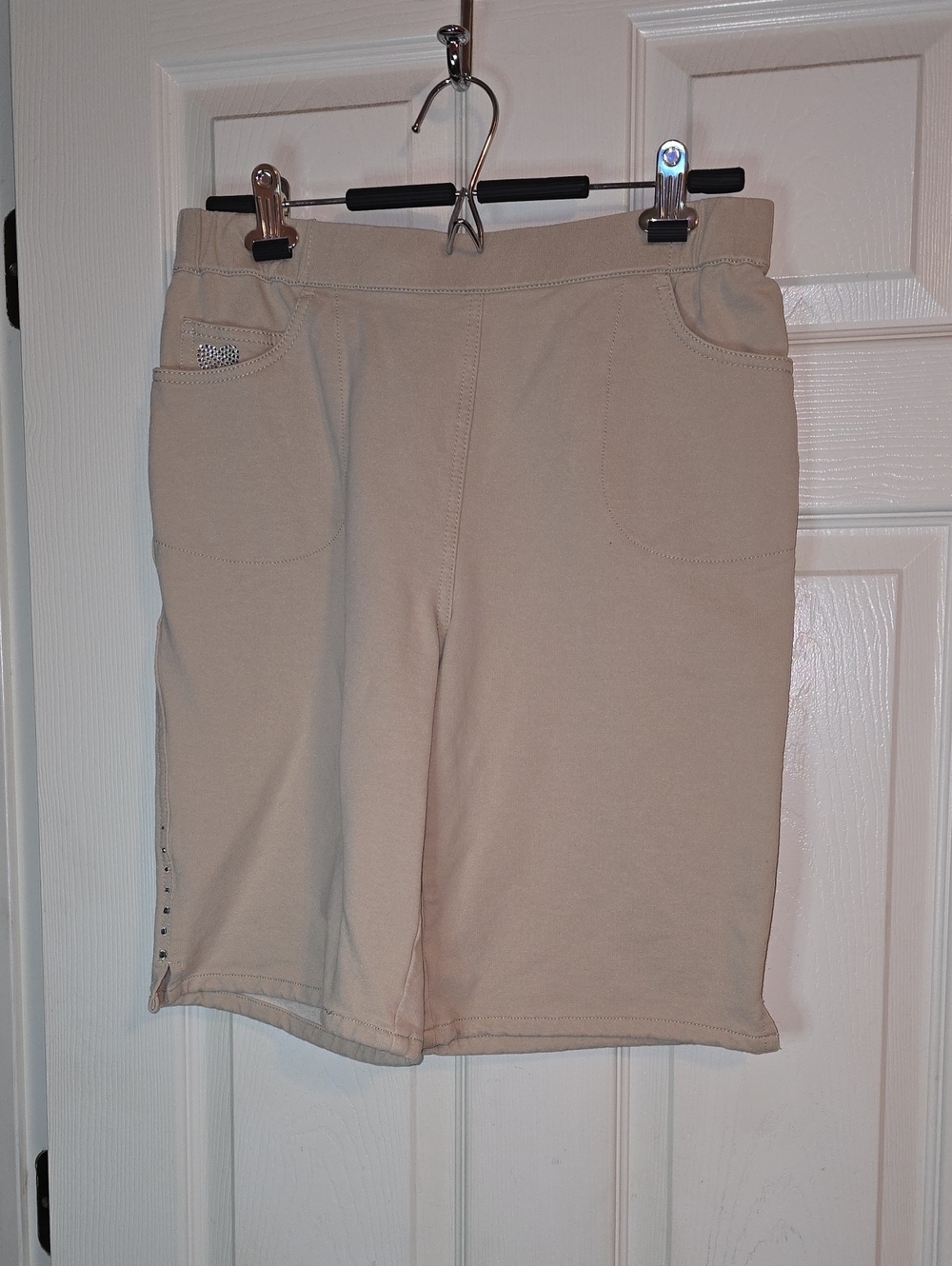 Quacker Factory Beige Pull-On Bermuda Shorts with Pocket Accents